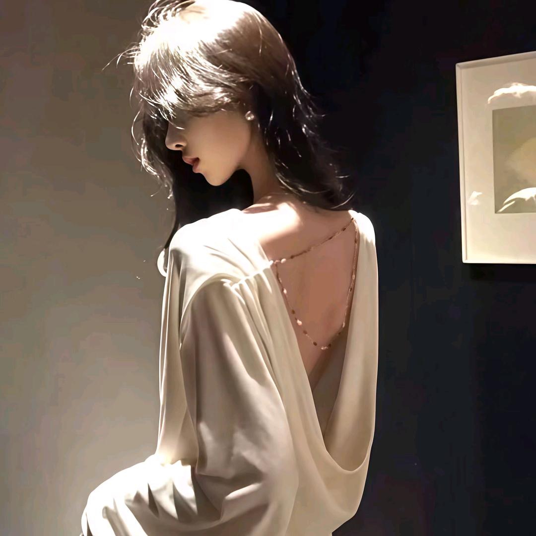 Ava.