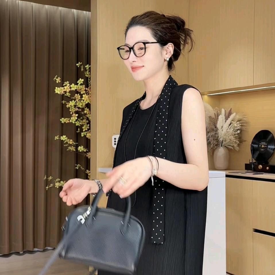 月月不吃鱼穿搭工作室