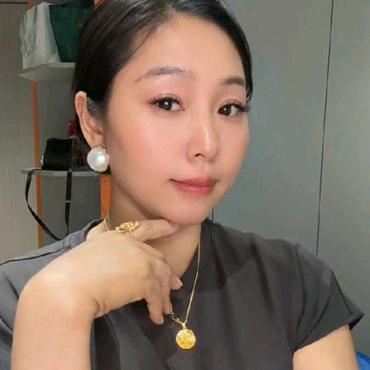 思思（韩系料理老板娘）
