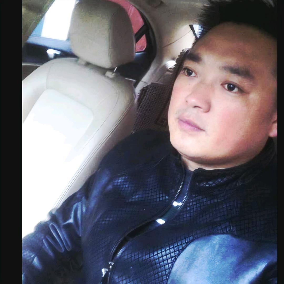 展翅雄鹰