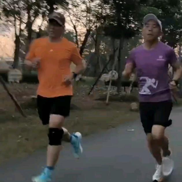 一路向东跑