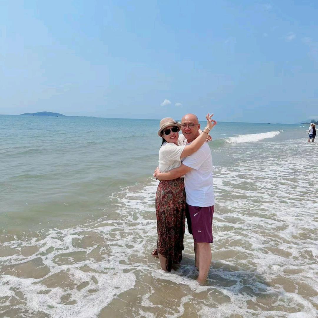 梅姐（不忘初心）下午二点十分开播