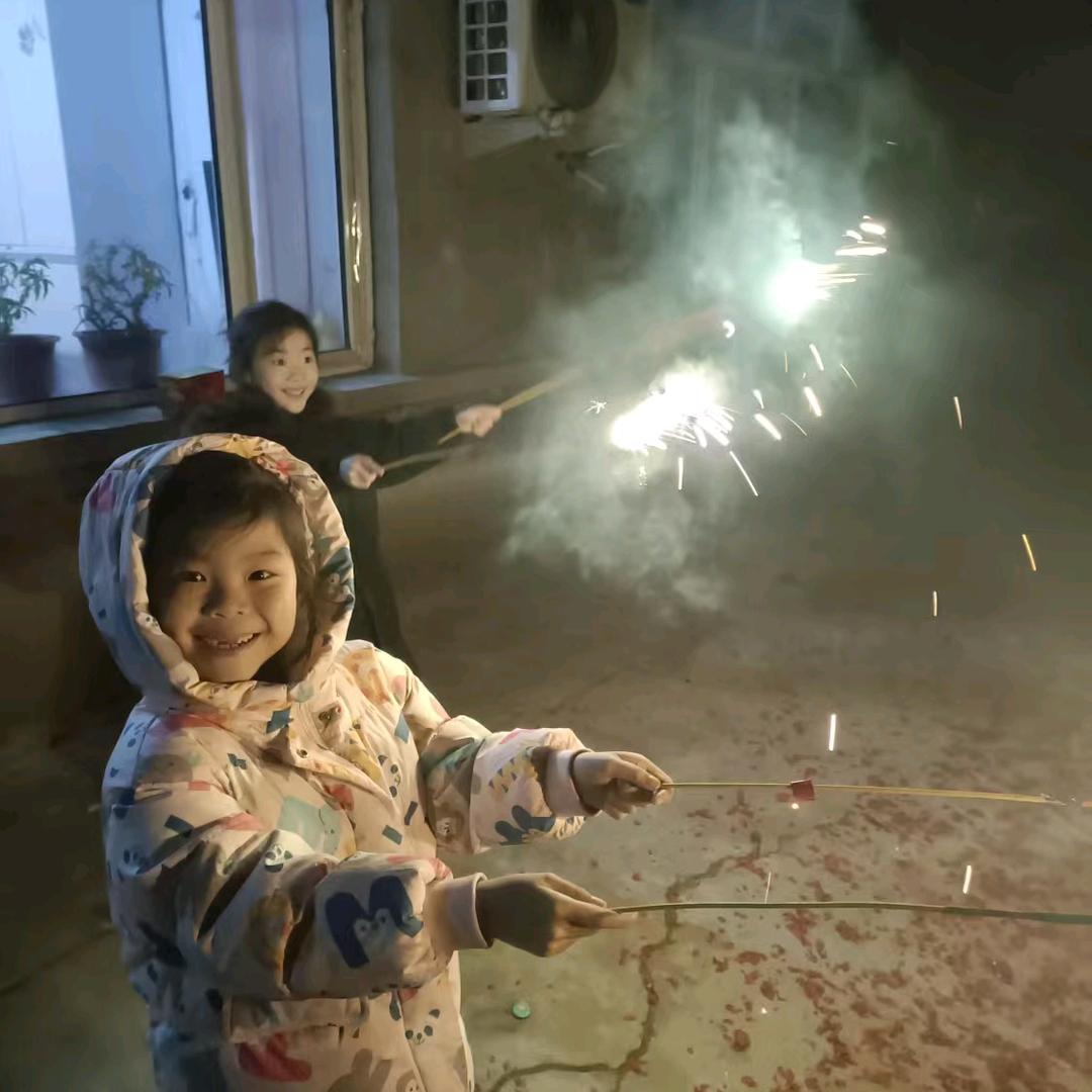 小妞悦悦成长记