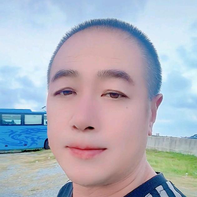东北虎（向承文）主要经营：班车，旅游