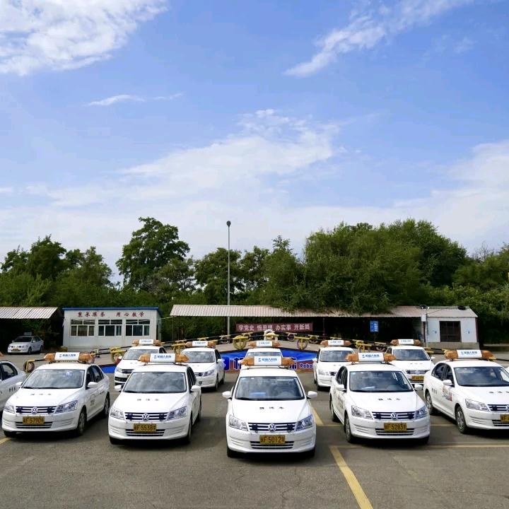 伊犁汽车城永安驾校罗教练