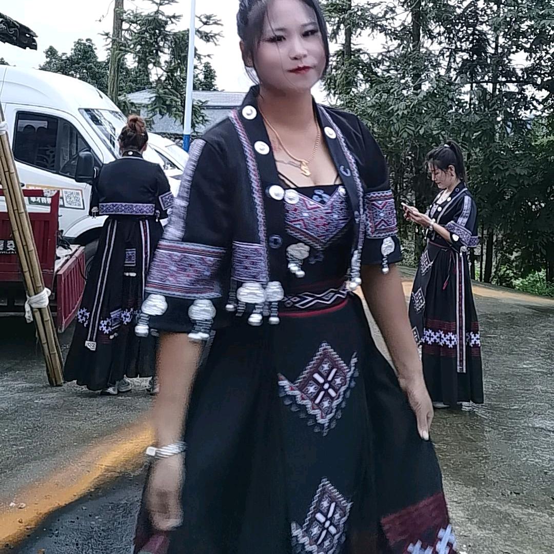 兴义马岭下瓦嘎花灯艳子