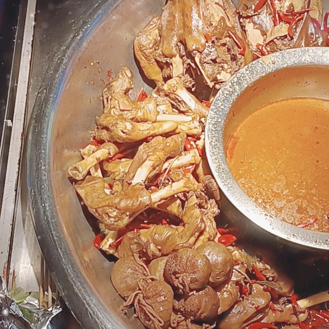 麻辣羊蹄。羊头。肚包肉