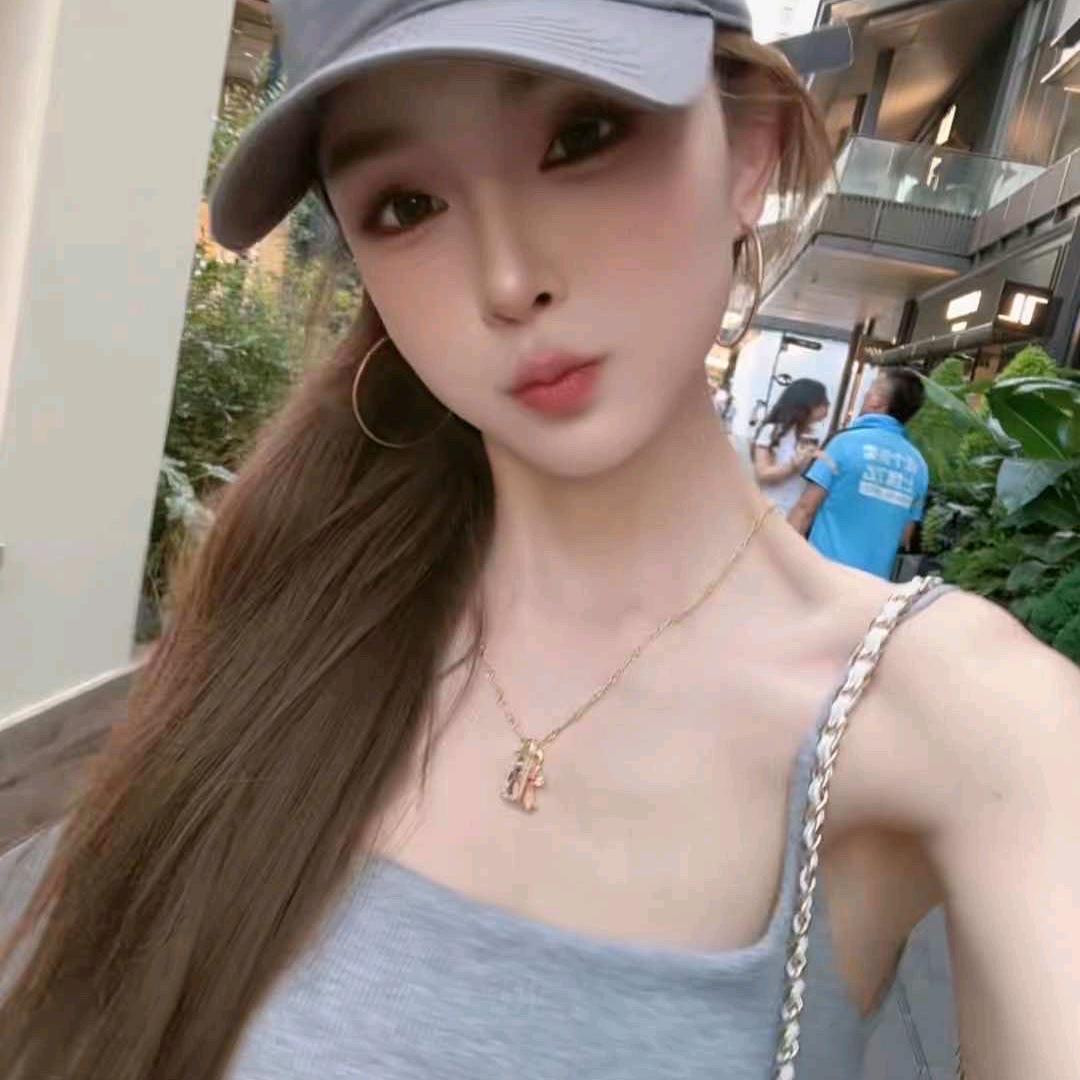 杨依姗《精选穿搭》