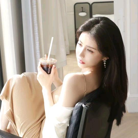 韦雪爱喝西瓜啵啵