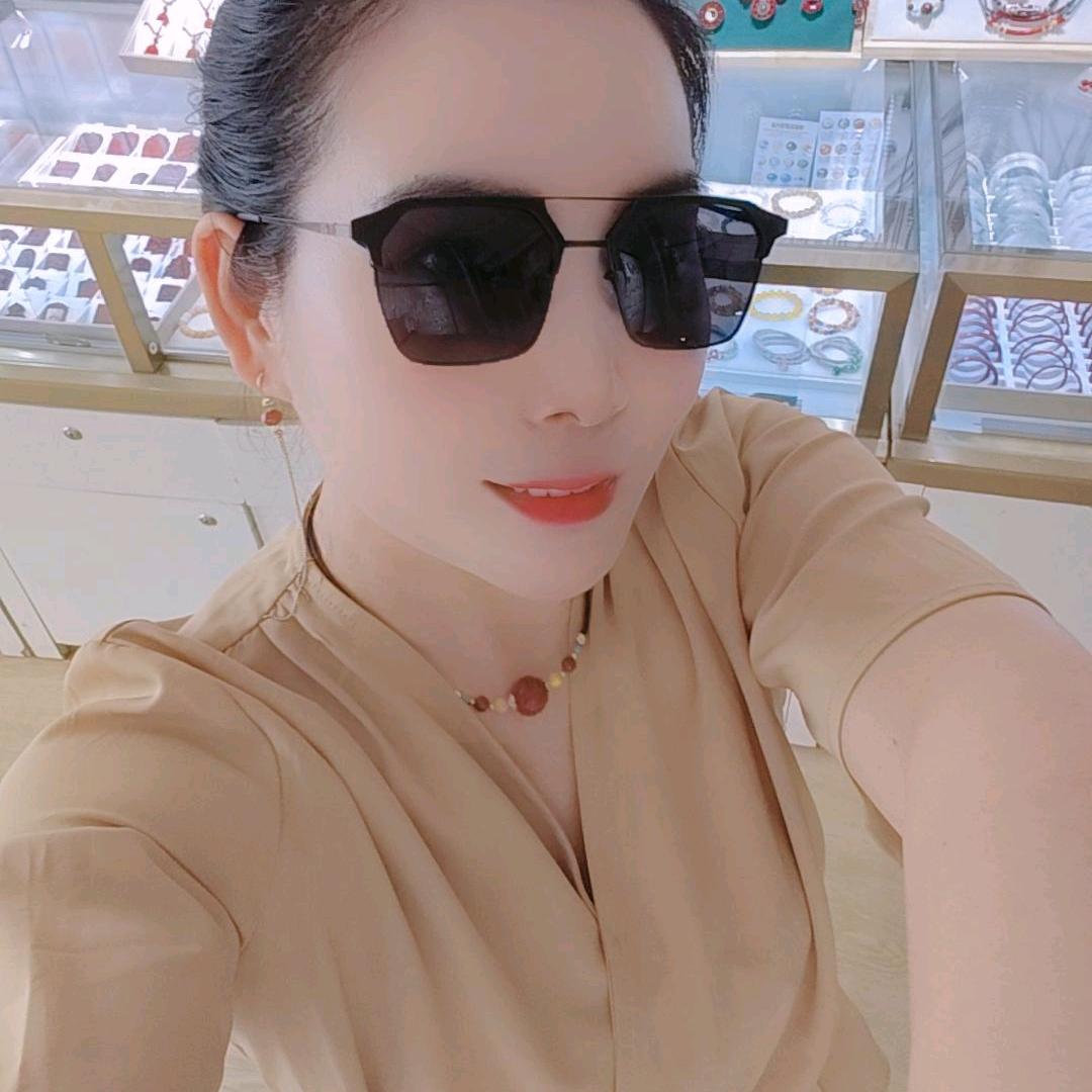 聚福朱砂店  老板娘