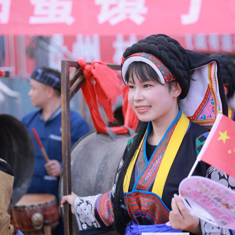 布依彩云（铜鼓新韵民间艺术团）