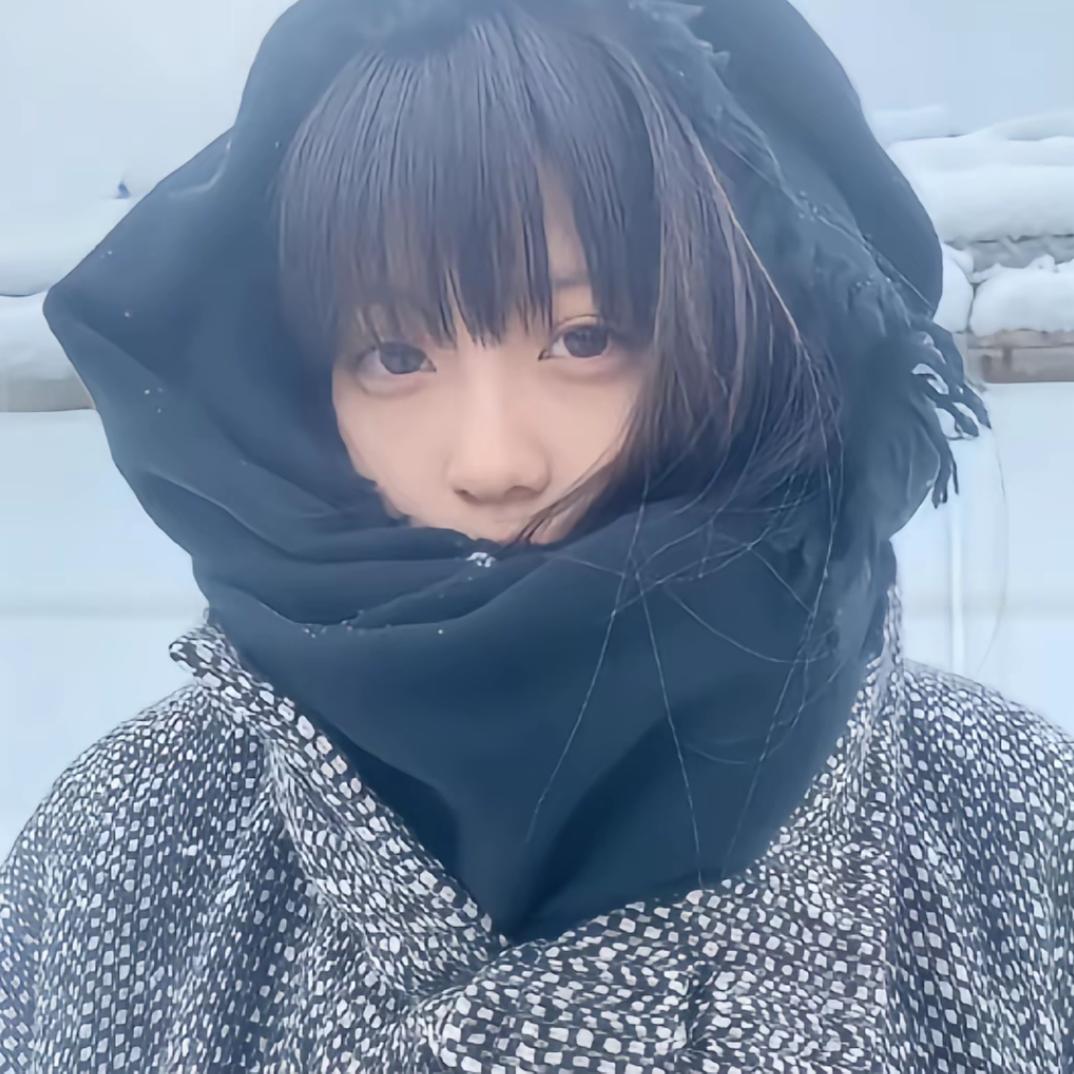 围巾系于她颈间的第九个冬天