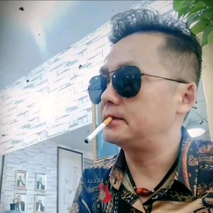 70后大叔男士理发馆