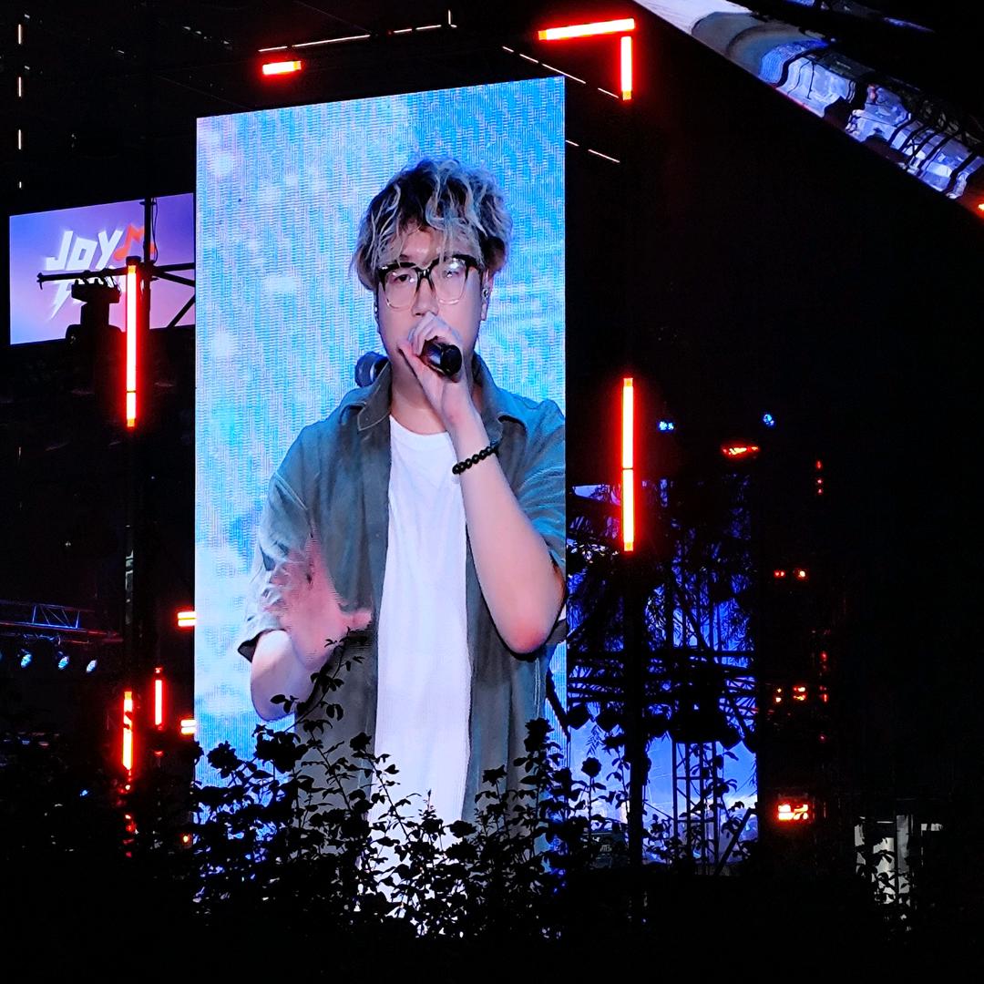 唱作人鸿宇ᴴᵂᴾ