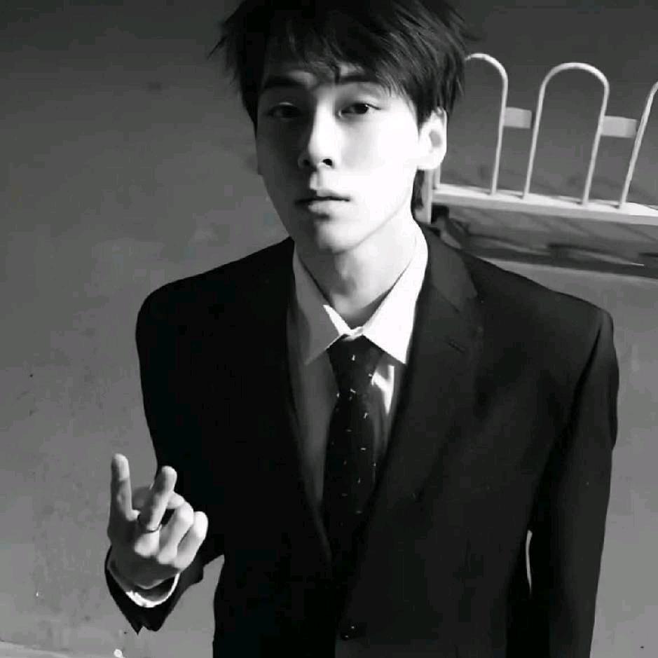 小白.