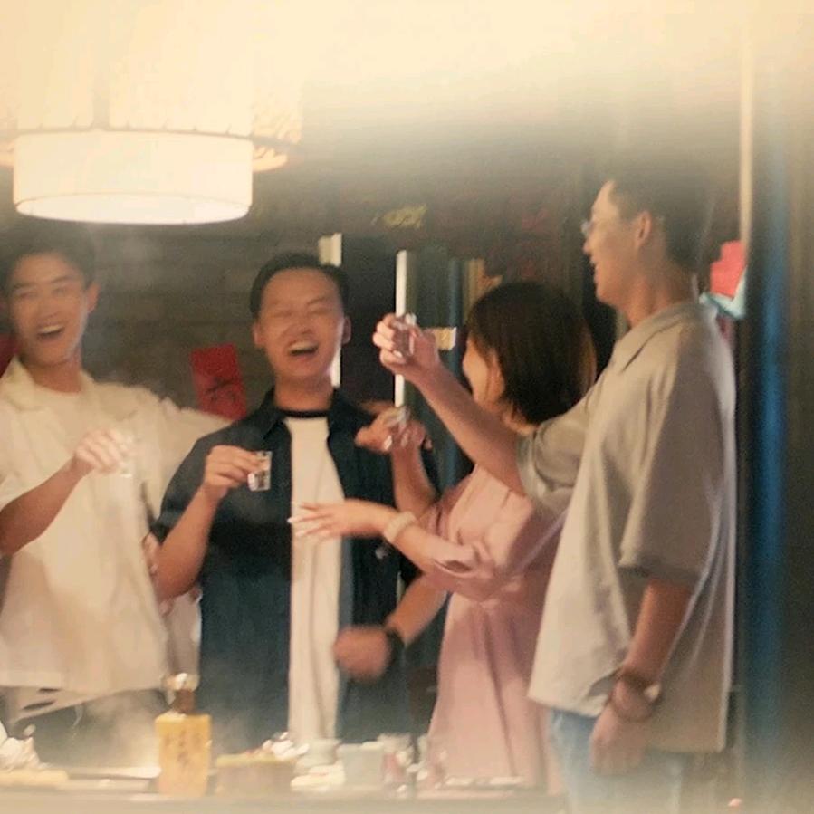 有酒有故事的男人
