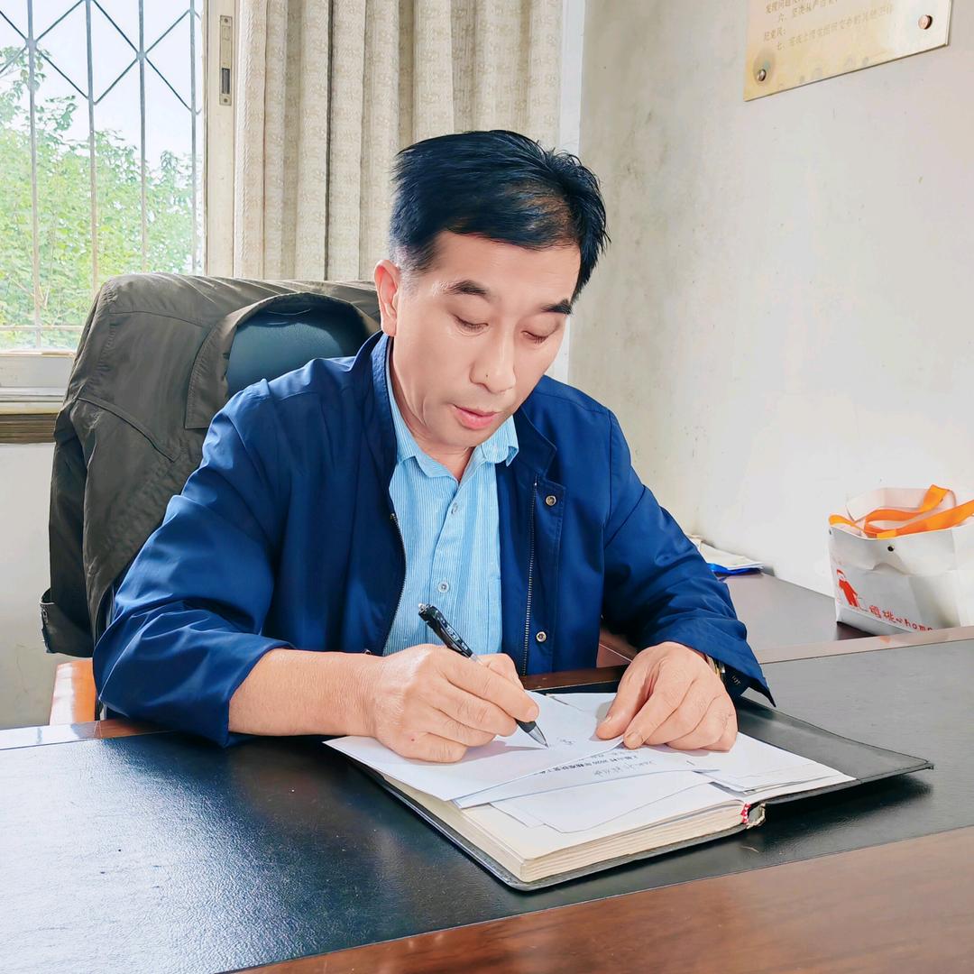 村支书吴方金