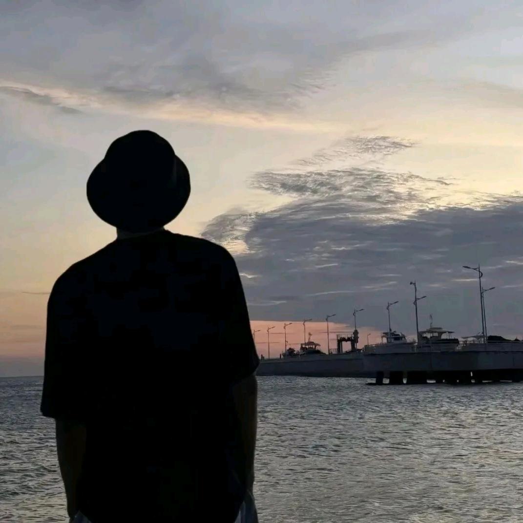 夜秋散了雾