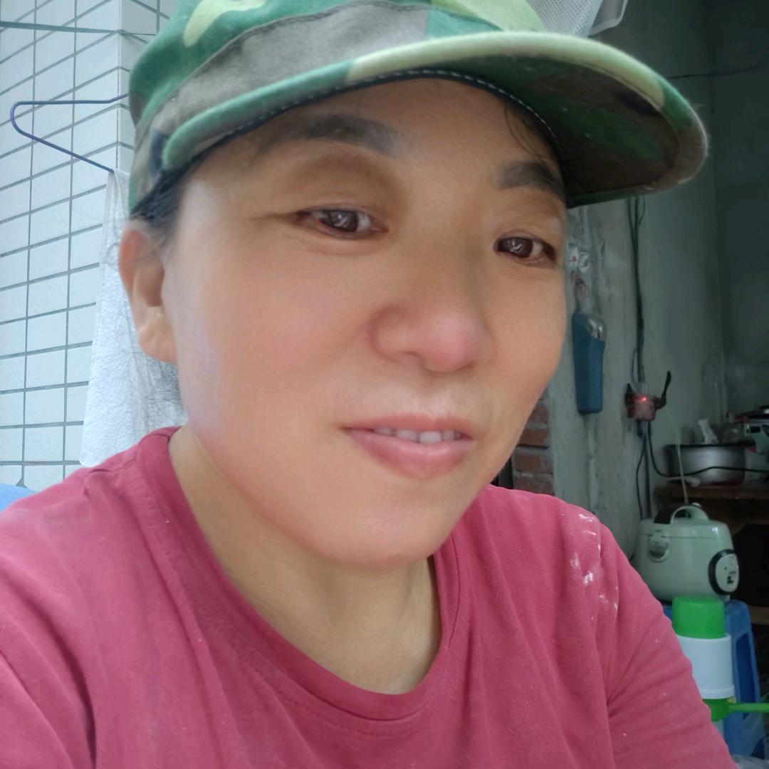 英姐，喜欢山歌。
