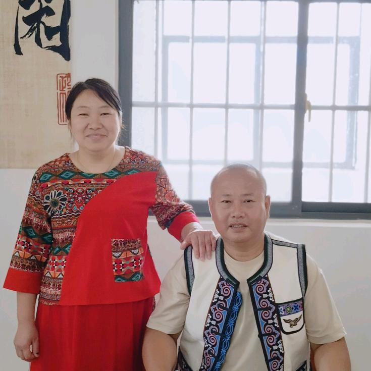 彝族夫妇【彝鲍家宴酒创始人】