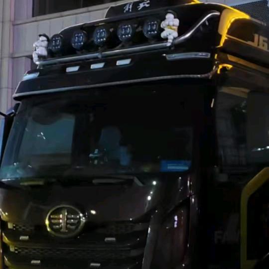 牵着蚂蚁逛夕阳。