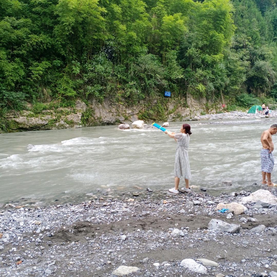 小鱼洞耍水避暑好地方