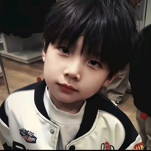 悠悠学长✌︎' ֊'