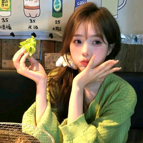 对方正在长头发