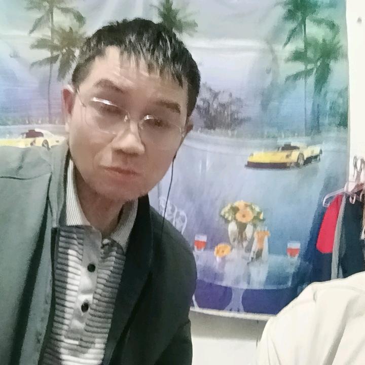 \莫启春