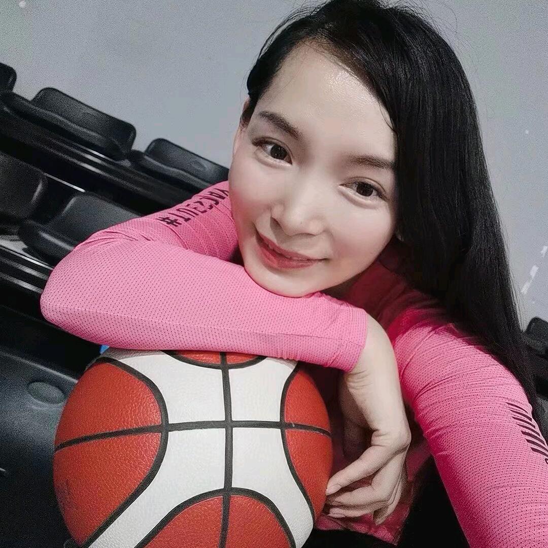 莫然