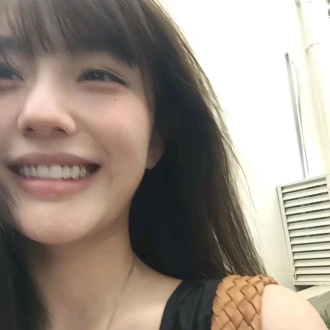 咬话筒线的小宝