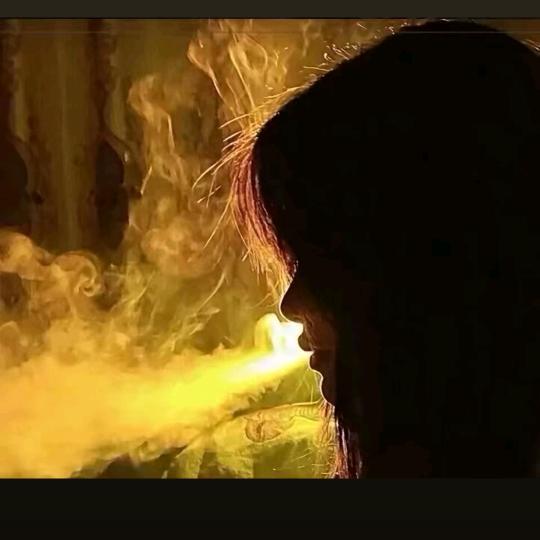 牢妹少抽烟🚬头像