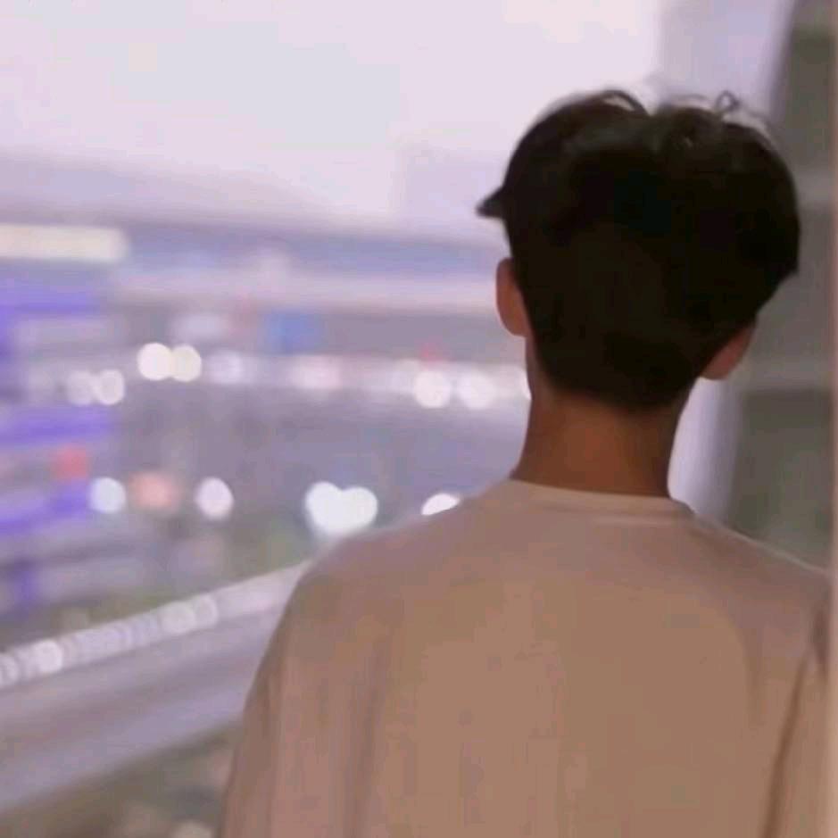 殇城乀。身不由己