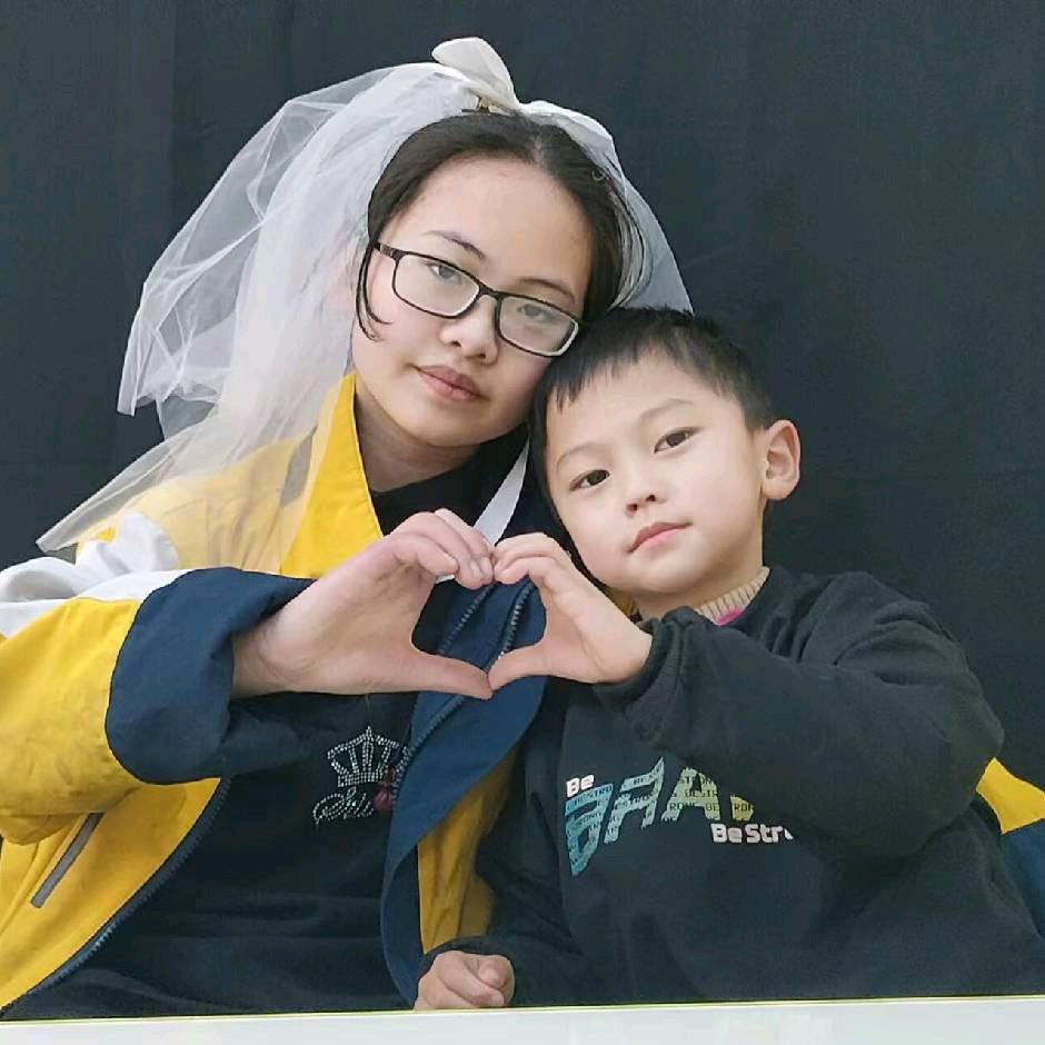 🦋ℒᎭℯ⃝本宫没空᭄