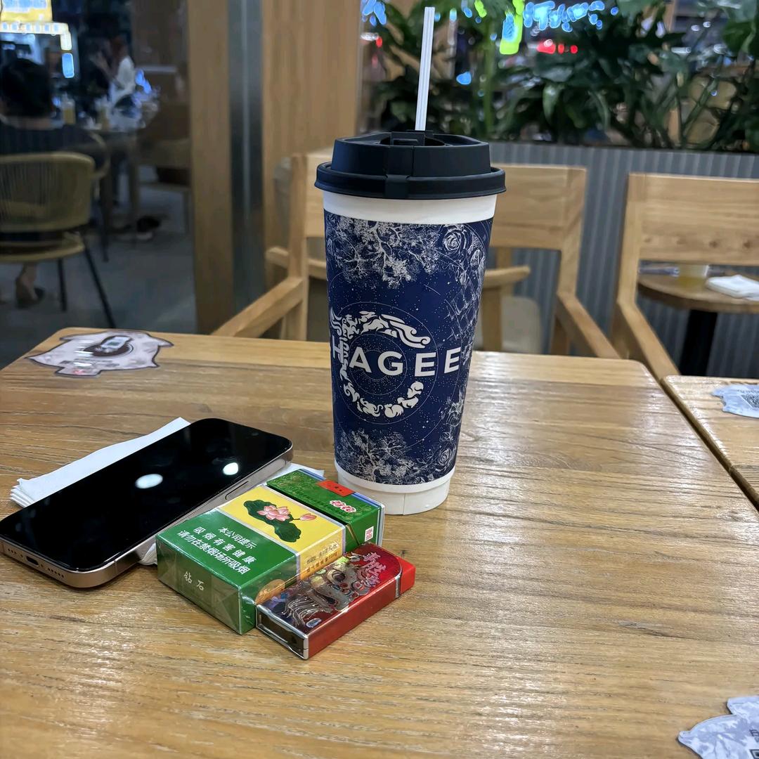 人这一辈子，有人笑话你，有人羡慕你，有人