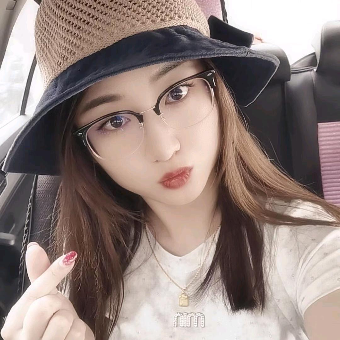 爱吐泡泡的小媚娘