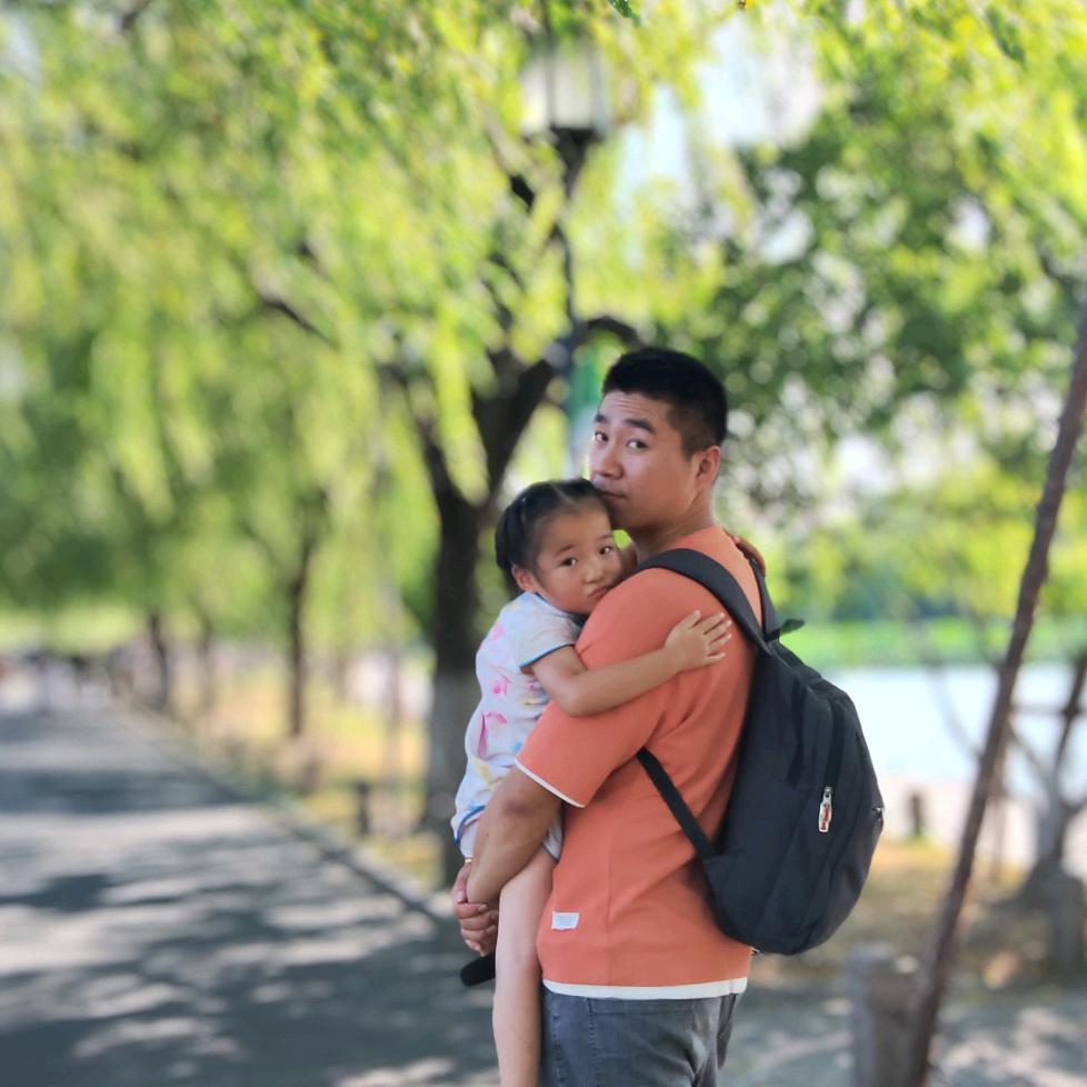 ╭笑丶扯痛ㄋ嘴角