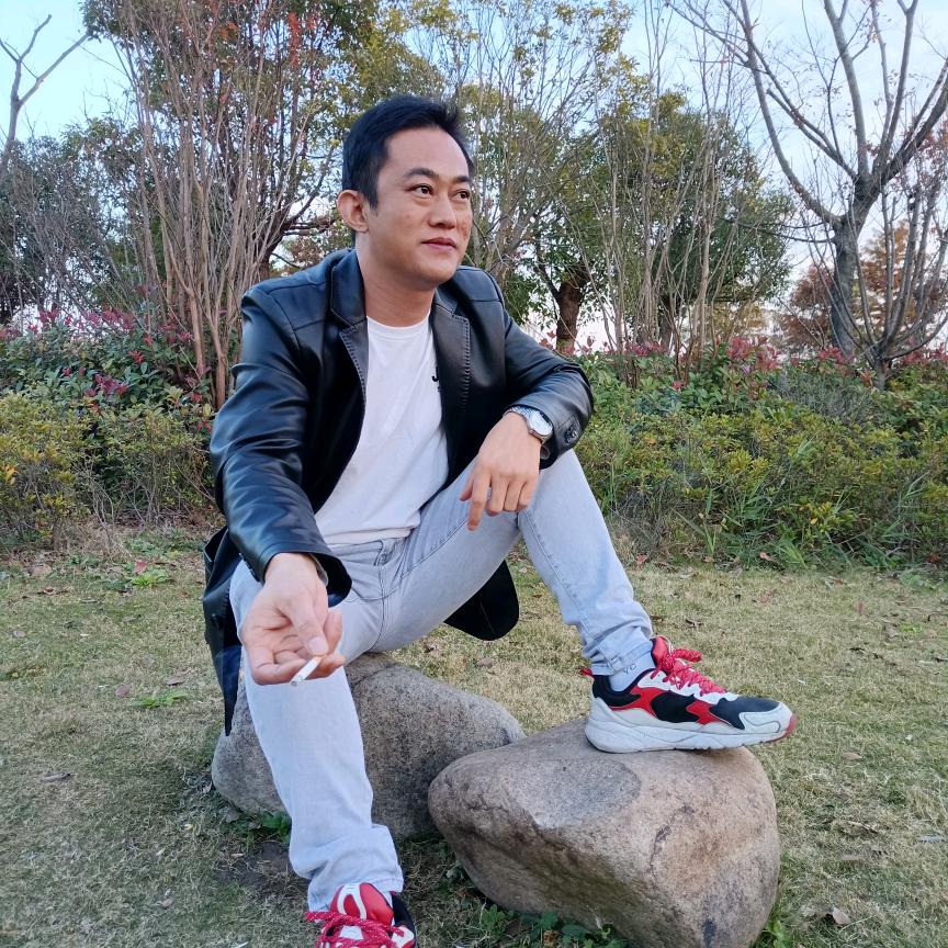 潇洒哥（爱跳舞唱歌的小谭）