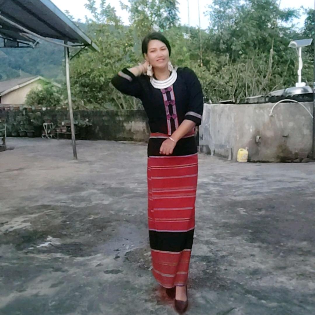 李依依