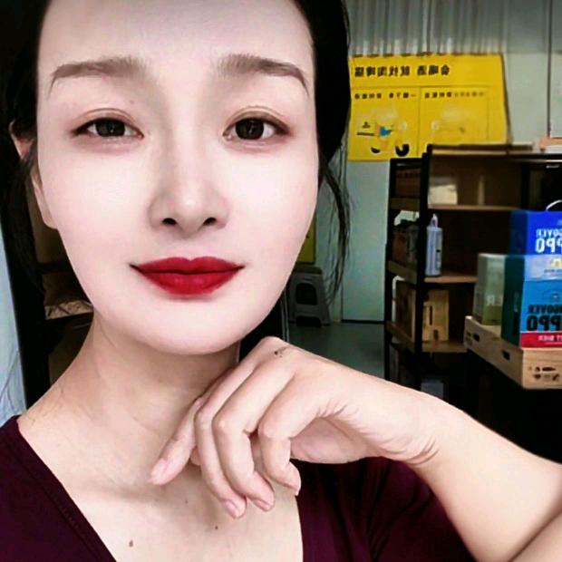 害羞大姐姐