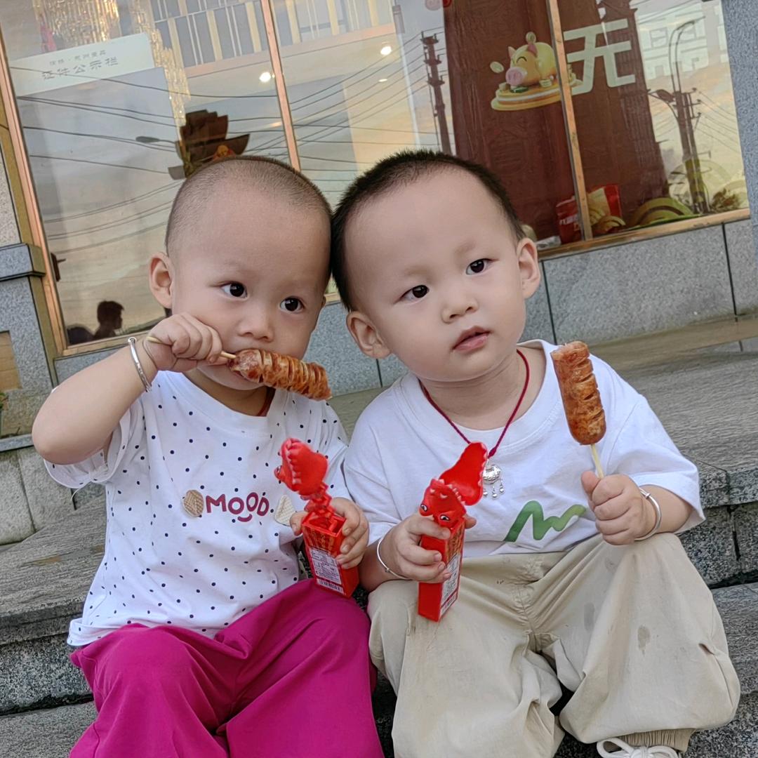龙凤胎姐弟