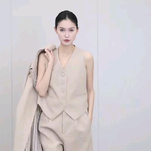 张琪JIEJI-精品爆款分享穿搭