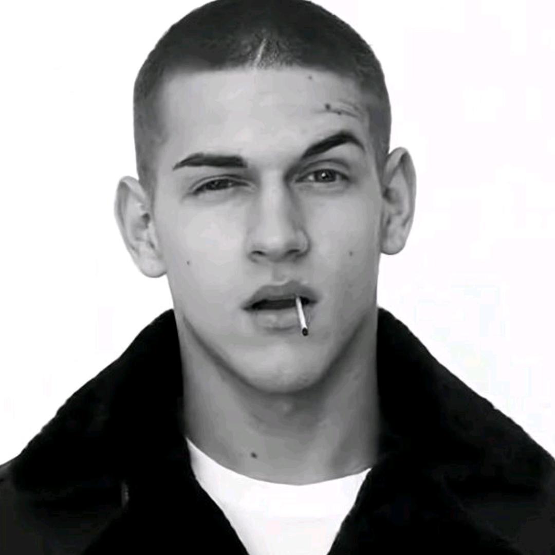 仁布雍巴服装店