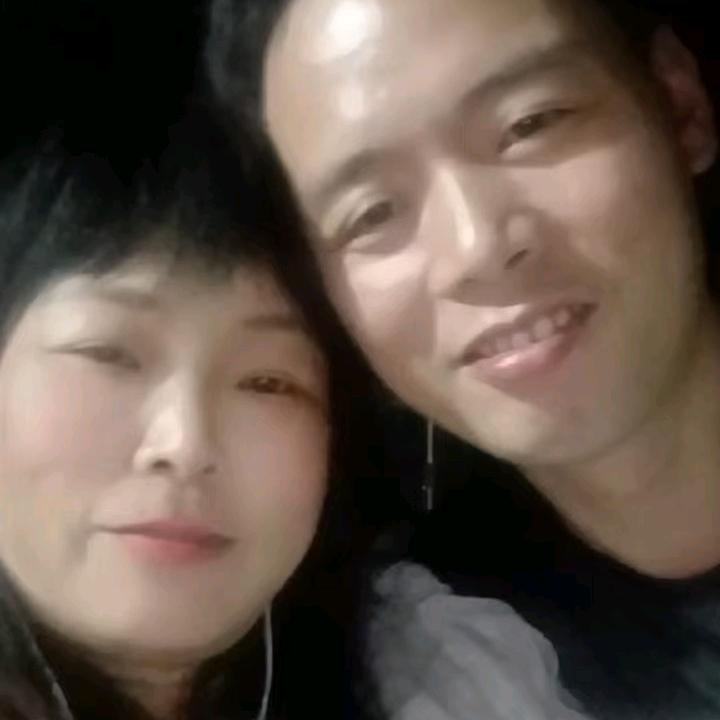 黑色、