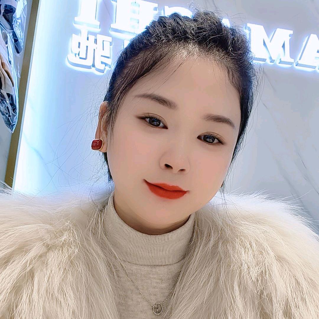 乔乔（萨玛驰潮鞋店）