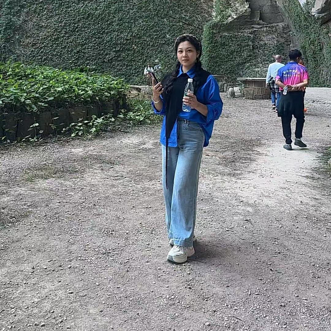 轻（邹）舟已过万重山