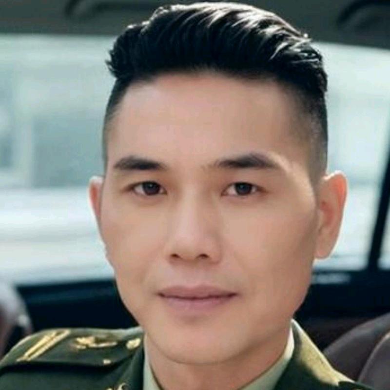 鸟随鸾凤飞腾远，人伴贤良品自高。