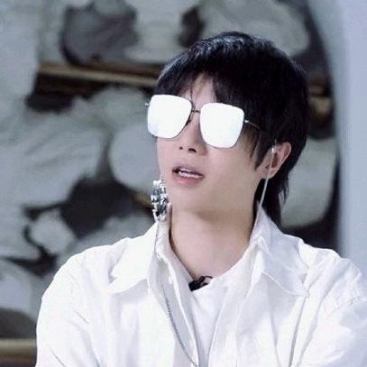 华晨宇的人字拖