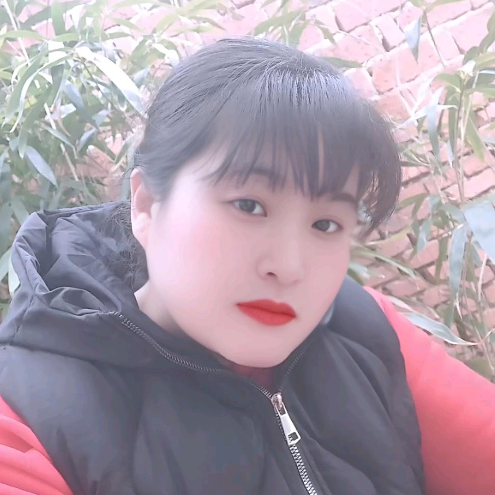 玲玲日常（中午11点30开播）