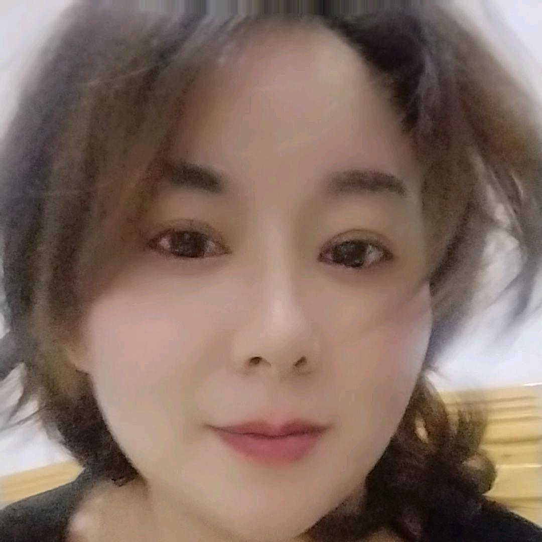 笑。